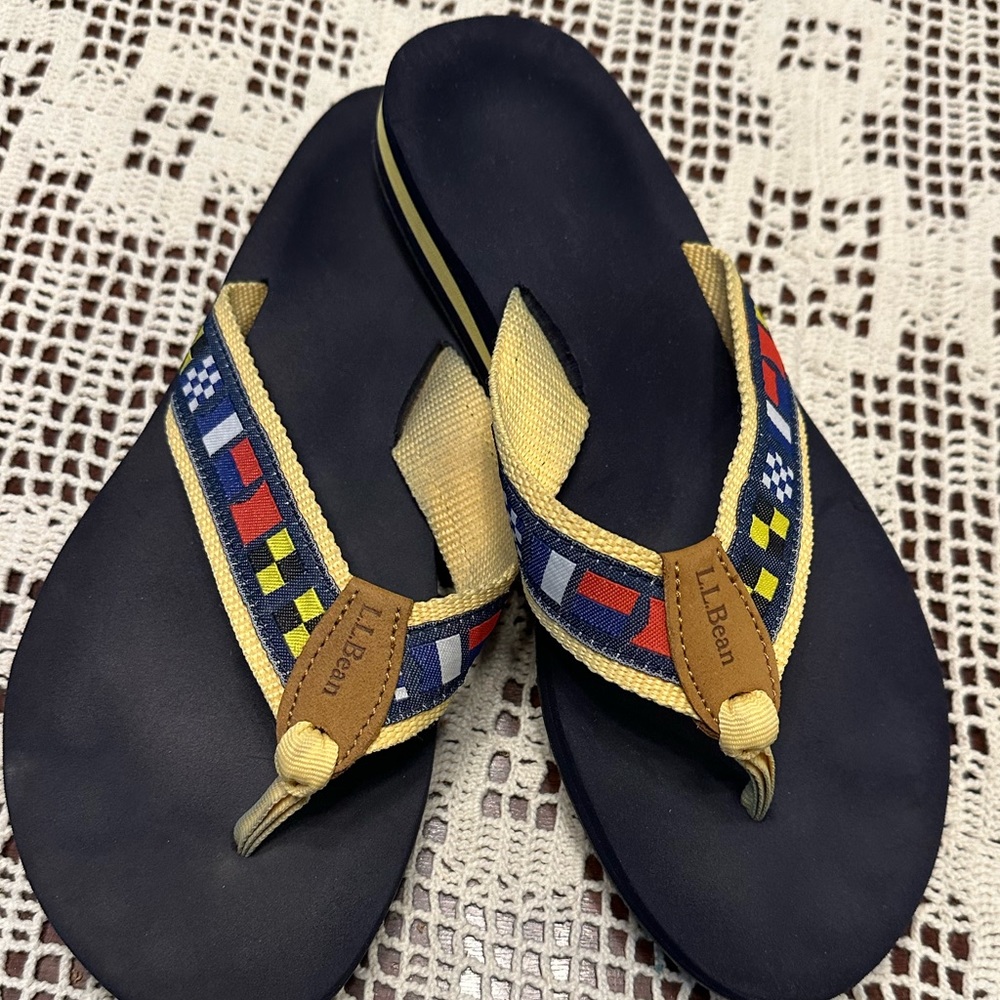 L L Bean size 10 women’s flip flops